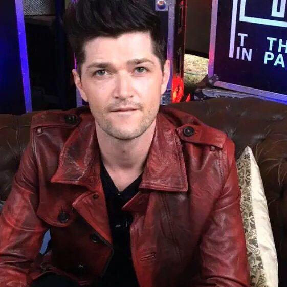 ImWithTheScript's tweet image. 11th July 2015, the day the fan base died over a red jacket 😂 I ❤️ this fan base! @TheScript_Danny sweet jacket! 👍