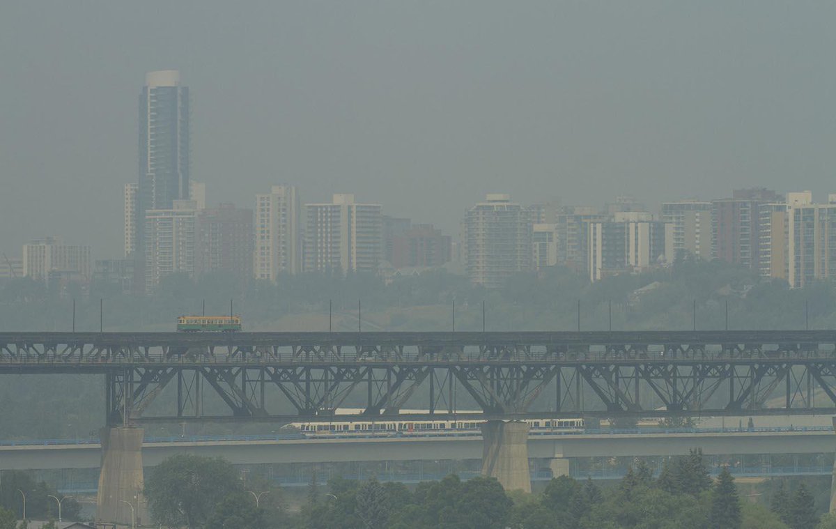 GarciaAlbertoP's tweet photo. Smoke from Alberta wildfire covers the City of Edmonton.#yeg #albertawildfires #yeggers http://t.co/0WDxNbwLJJ