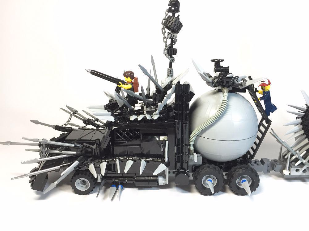 ミウ Legoでマッドマックス 怒りのデスロードのドゥーフワゴン マッドマックス的な武装トラックを作った人がいるそうな 上手いこと表現してある Http T Co Xoqnu