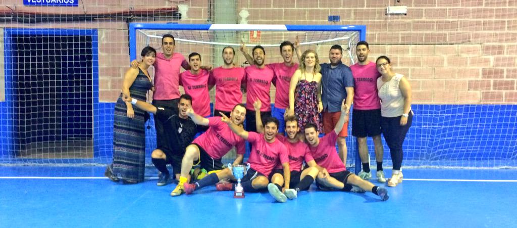 imanolsanchez's tweet photo. ¡Nada mejor que pasar momentos así con los amigos! #Campeones #Pedrola http://t.co/0gAxTGetdD
