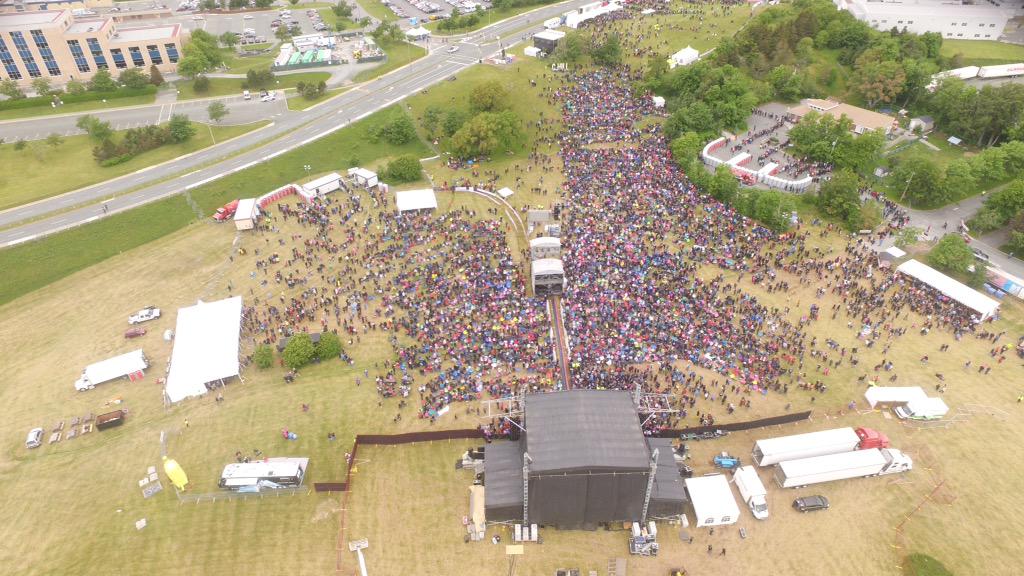 VOCMNEWS's tweet photo. The Goo Goo Dolls are performing at Confederation Hill right now.  Rod Stewart will close out the show. http://t.co/BxCL2K3dr5
