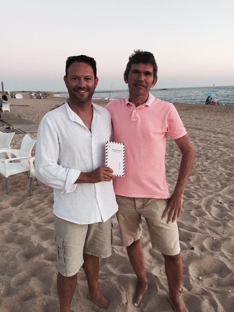 WaCoFran's tweet photo. Que el autor te dedique su libro, todo un honor! Gracias Jesús, #coaching @JesusQ_coach http://t.co/J35DPNAcvI