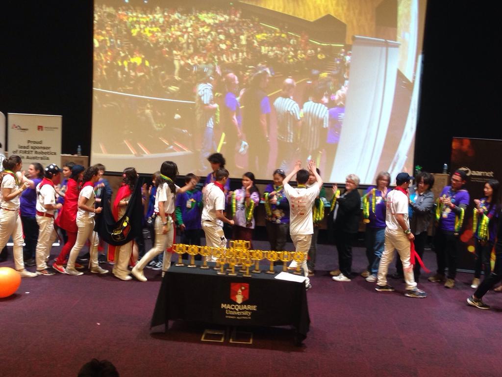LA_Curiosity's tweet photo. Day 3: medals! @LA_Curiosity @colegioamigo @FLLNavarra @FLLSpain @FirstAustralia #API15 http://t.co/l75zbsVRmZ