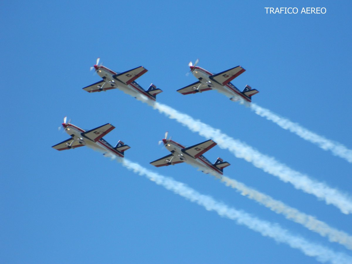 TraficoAereoLA's tweet photo. Exhibición @Team_Halcones #FAIR2015 #HALCONESTEAM http://t.co/9ktcO7vSVH Foto de nuestro enviado especial Yhonatan Moreno @TheYhonatanMore