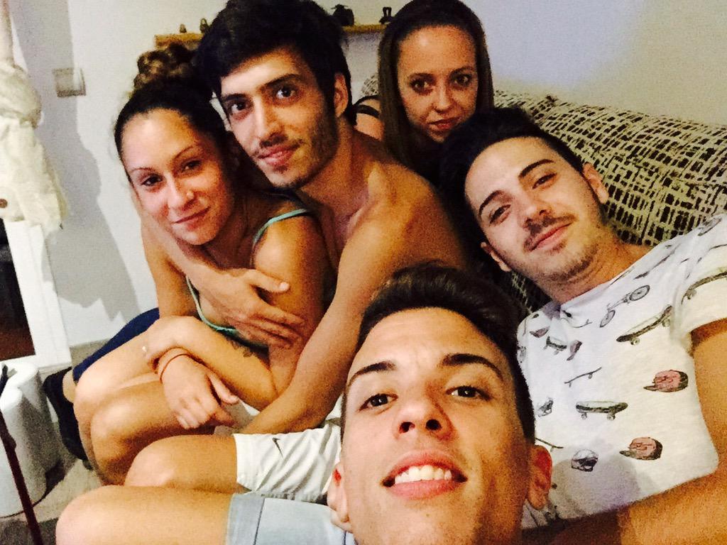 cazorla599's tweet photo. Dentro de 5 horas dices? 😅 @mineminiyou18 http://t.co/rnaa537r2G