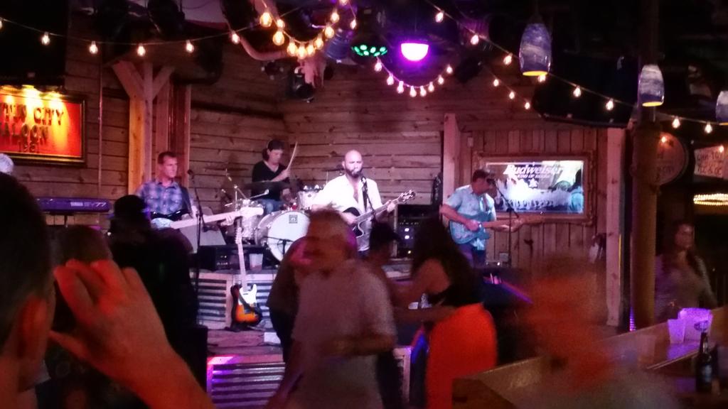AGCFanpage's tweet photo. It's a great night out with @AvryGlenn and the boys at @AustinCity1981 http://t.co/VzRKVDWnvj