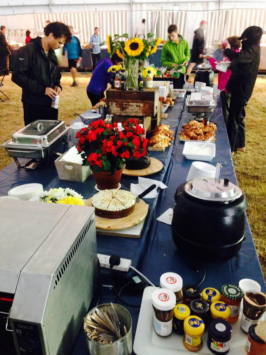 Threshold_trail's tweet photo. Cracking breakfast for everyone up early for day 2. Good to see @ministryofcake lurking in there #RTTS15 #ultrafuel http://t.co/T7g4XaE3F3