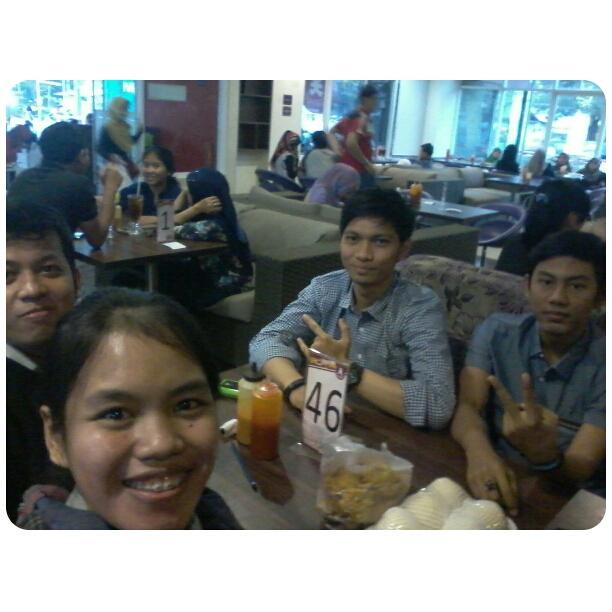 Dewi_backpacker's tweet photo. Ngabuburit with dewanlatto http://t.co/8ULO16lKBP