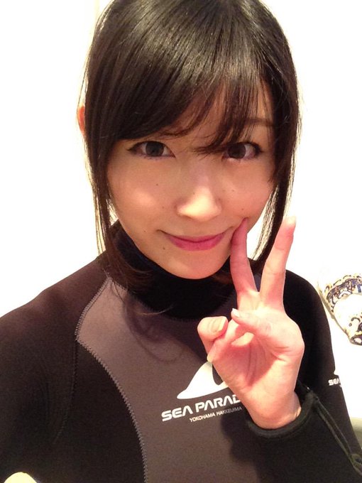 そういえば私、今年初めてイルカに乗りました。  おはようございます！ http://t.co/7idCqxMiVP<a href="/tag/%E3%82%B0%E3%83%A9%E3%83%89%E3%83%AB%E8%87%AA%E7%94%BB%E6%92%AE%E3%82%8A%E9%83%A8"class="tags"><span>#グラドル自画撮り部</span></a>