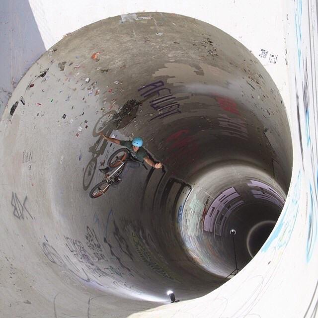 Raskils's tweet photo. @matuptobat being awesome in cool places💯 📷 @chrisarriaga👌🏻#decobmx http://t.co/NfR0sRUkeL