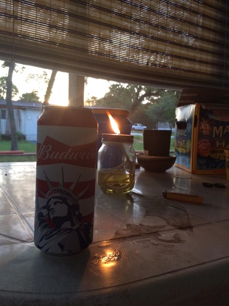 roxycakessss's tweet photo. Romantical candle light dinner with my go to girl #ladylib 🇺🇸🌅 http://t.co/xmQJsxQP4N