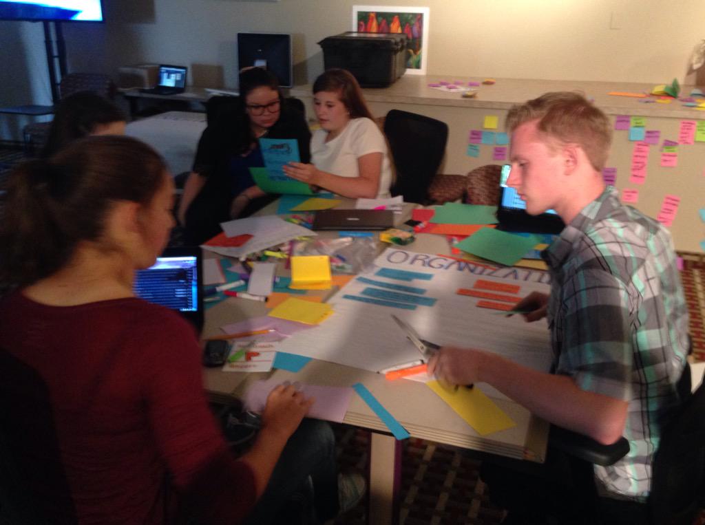 OAISDfuturePREP's tweet image. RT @jasonpasatta: Team @Tulip_Time in the #IChallengeU Program creating materials for a gallery wall on Friday.