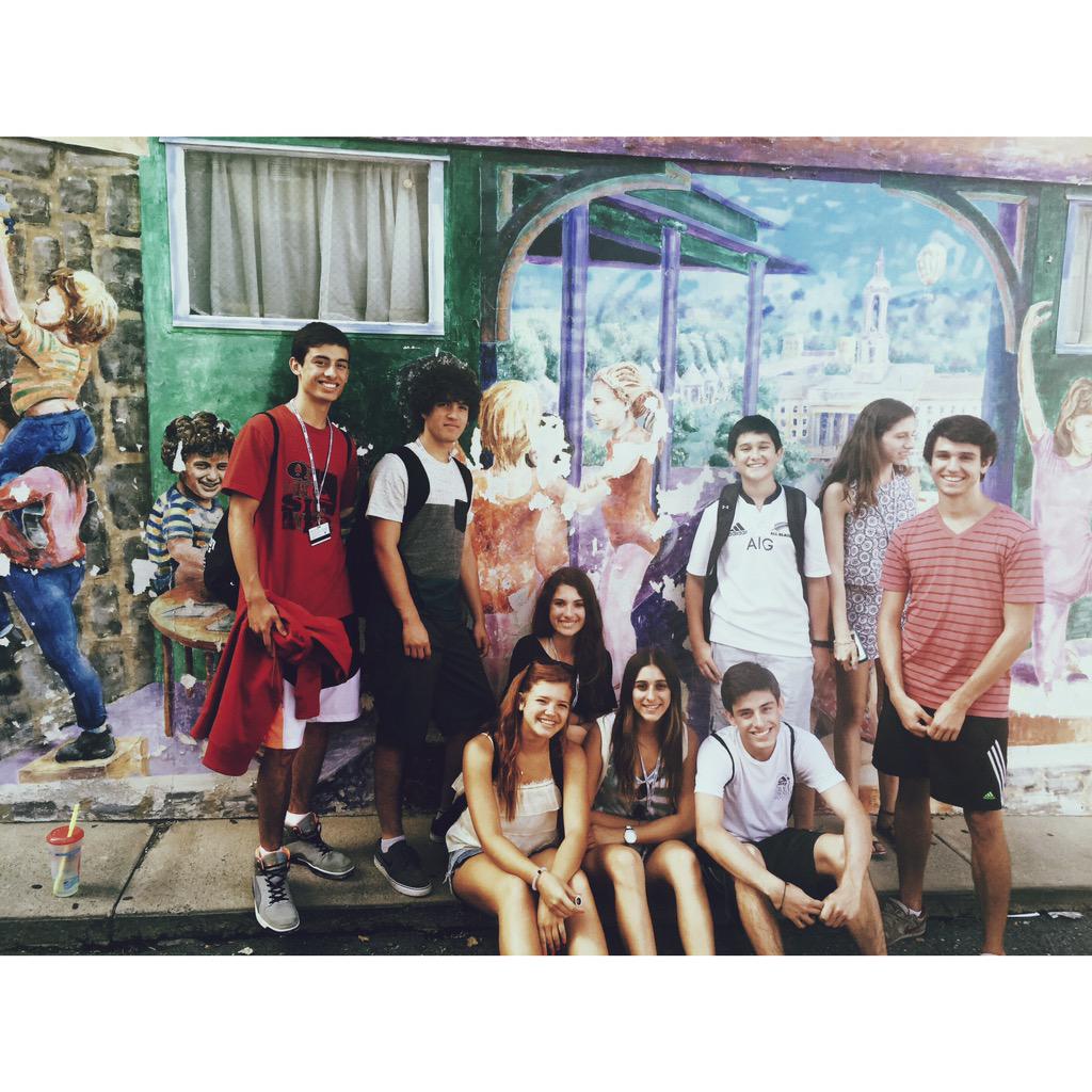 Camilasofia_16's tweet photo. arts fest🎨 #summerstudyPSU http://t.co/mJ4KhX60Lb