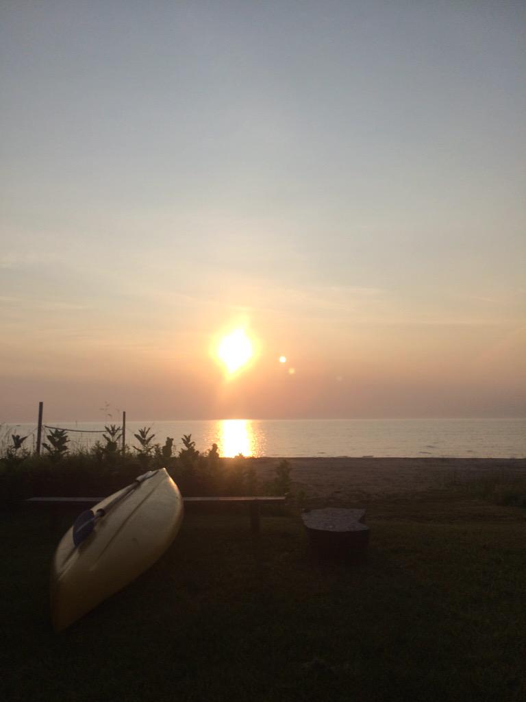 mmmbeth's tweet photo. Sunset and #SetItOffMix = a great Saturday night @DJclymaxxx @KiSS925 @mochafrap #SaubleBeach http://t.co/hZMjtKNrLi