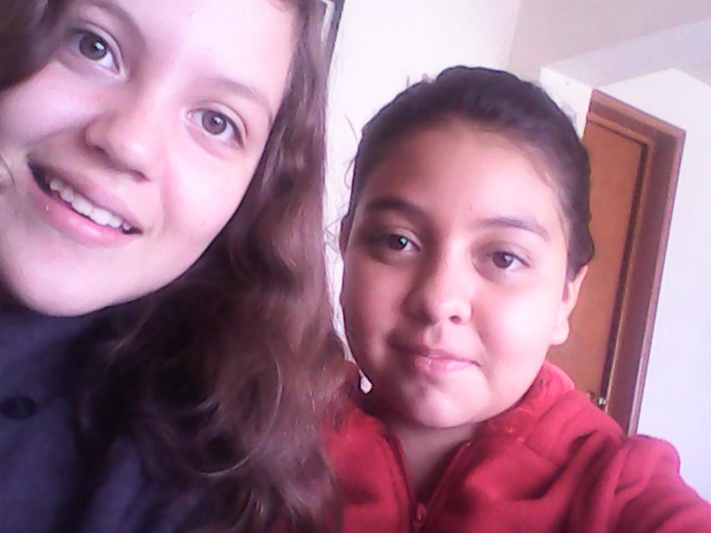 40Hafg's tweet photo. Aquí con mis primas una es mas chica que la otra las quiero gana y marel http://t.co/WTjcqE4WI9