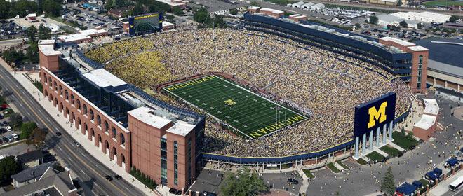 BracketBattles1's tweet photo. Greatest College Football Stadium
• ROUND OF 32 •

RT ~ Michigan Stadium
Fav ~ Folsom Field http://t.co/DRNUZ92fTr