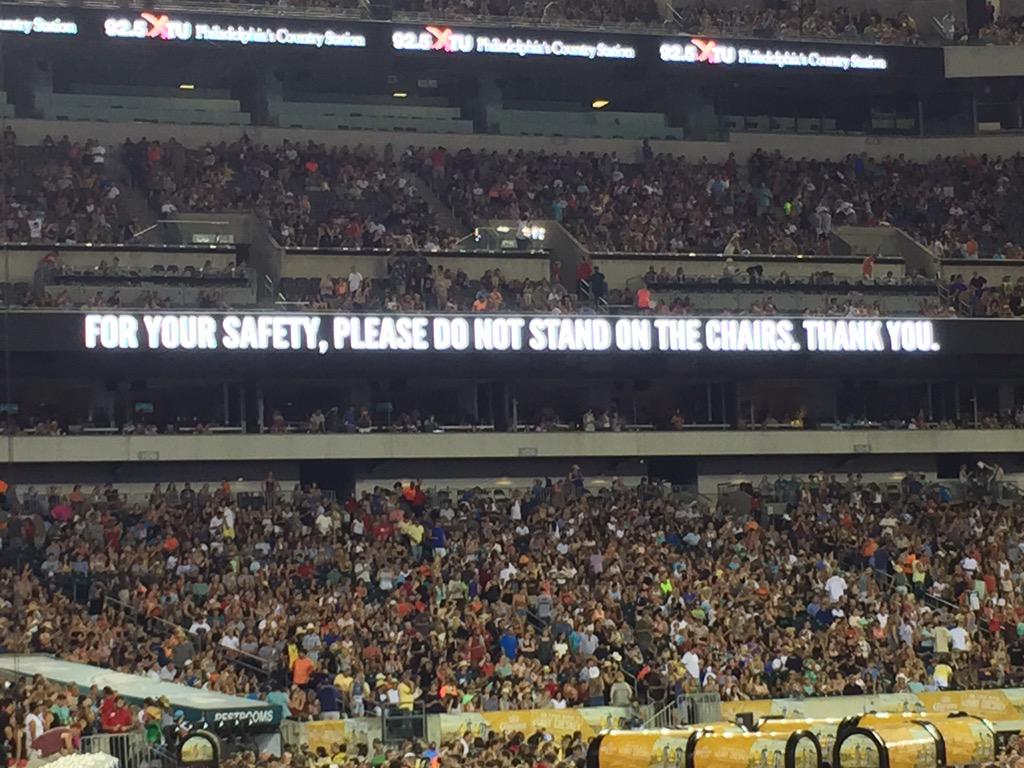 Budwabbit's tweet photo. Some always there to take the fun out of things!#kennychesney #chief #thebigrevival http://t.co/fpOY2A9tjp