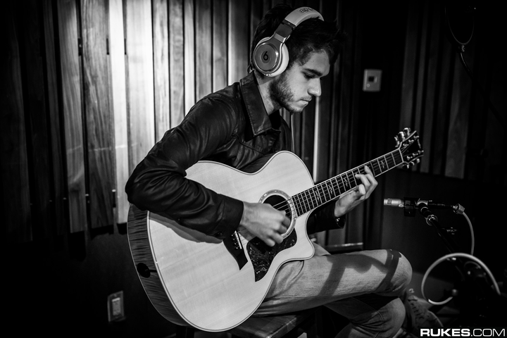 AppleMusic's tweet photo. #BeautifulNow Remixes! 
Let’s get Saturday night going.  
@Zedd
http://t.co/ljyqWcnh8S http://t.co/tFhf65EtKA