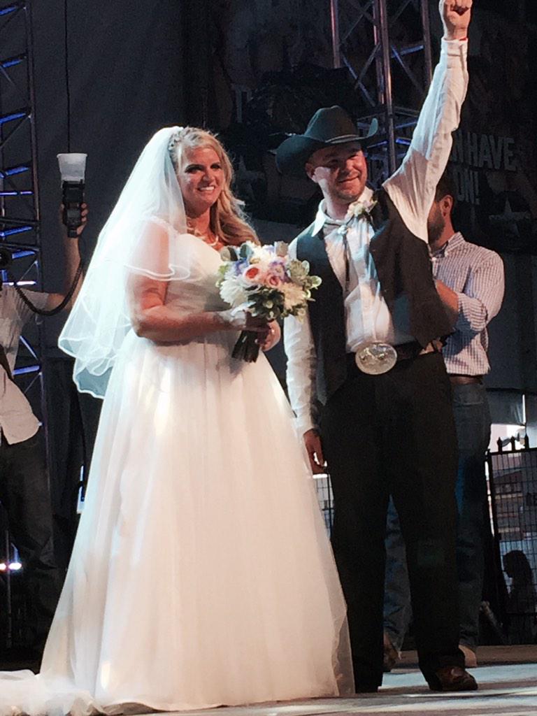 splendor_grace's tweet photo. A HUGE congrats to @Janelley_88 and her brand spankin new hubby Brad - @CowboysCalgary Shotgun Wedding winners! http://t.co/eu3Cik9VvI