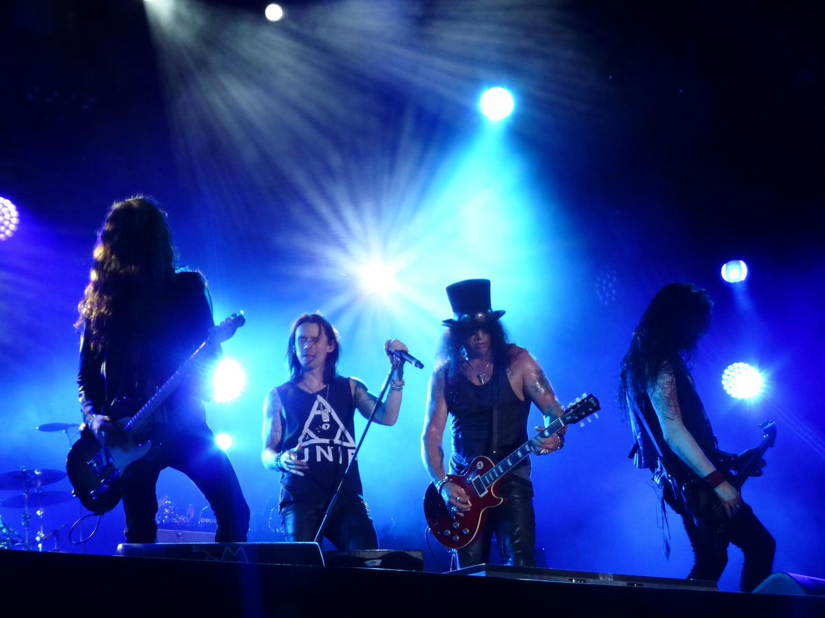 tako217's tweet photo. @Slash @MylesKennedy @todddammitkerns @franksidoris Starlight
#AixLesBains #WOF2015 #EUfinal @musilac http://t.co/CPO6PCGpXx