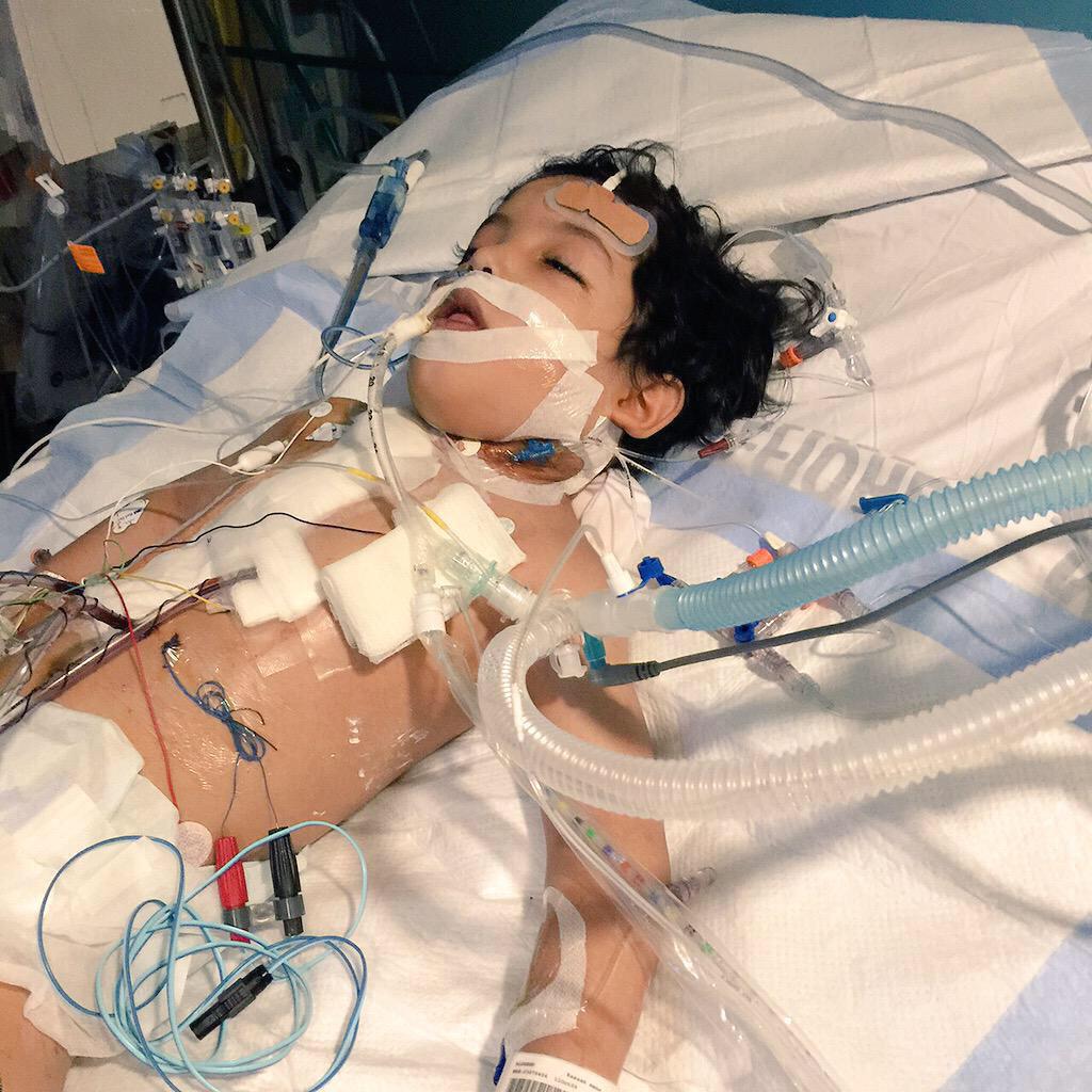 waleed_qarni_92's tweet photo. يا أرحم الراحمين ألطف به وأنزل عليه شفائك وعافيتك 💔😢
لا تنسوه من دعواتكم في هذا الشهر الفضيل ..

#رمضان http://t.co/O9GU7kimXK