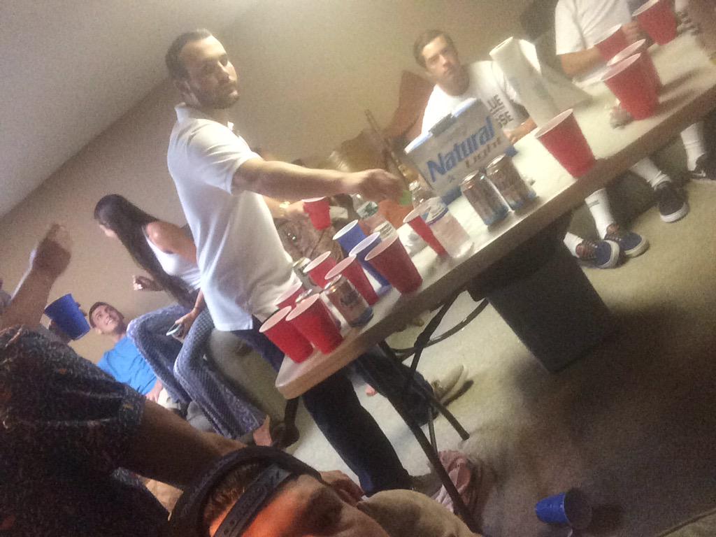 ry_lax_'s tweet photo. @Neeal_Gil plus we're drinking you just didn't catch the inv😂 #Senyaz http://t.co/feLkCGf7yp