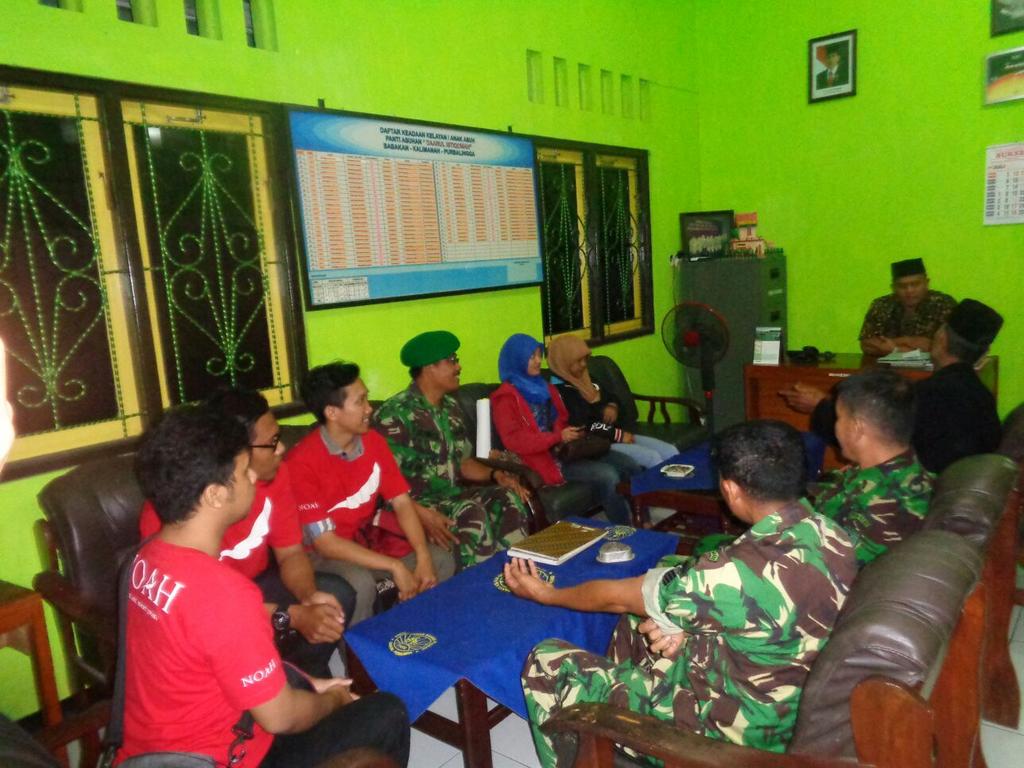 Sahabat_Pwkerto's tweet photo. Terimakasih kpd Koramil 03 Kalimanah sdh bekerja sma dlm Bakti Sosial Saur Bersama Anak Panti Asuhan Darrul Istiqomah http://t.co/A53vra7P5t