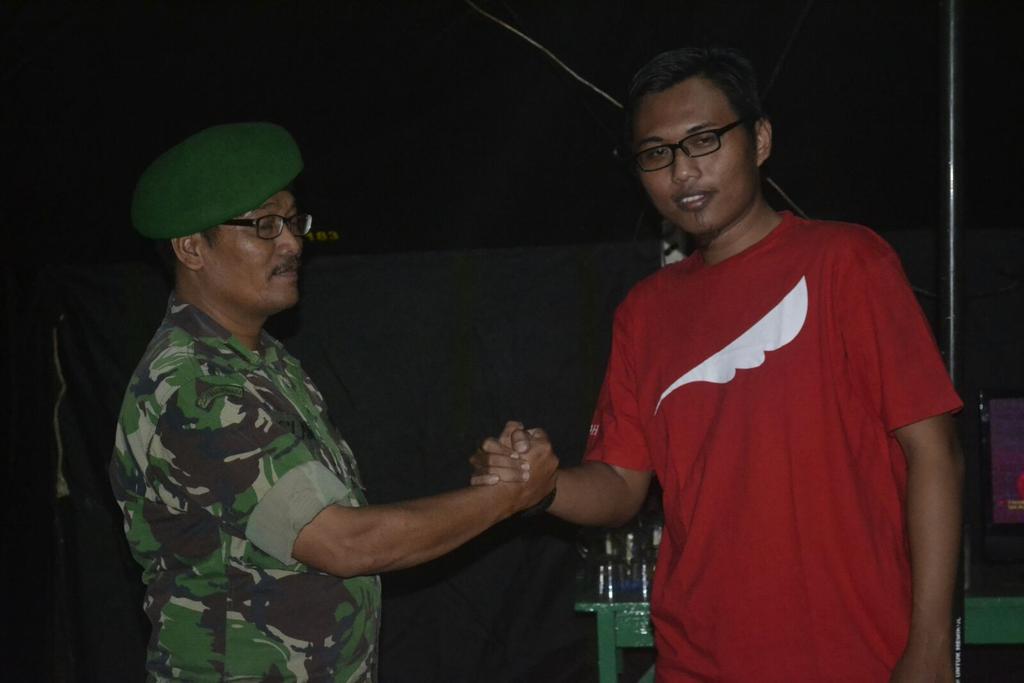 Sahabat_Pwkerto's tweet photo. Terimakasih kpd Koramil 03 Kalimanah sdh bekerja sma dlm Bakti Sosial Saur Bersama Anak Panti Asuhan Darrul Istiqomah http://t.co/A53vra7P5t