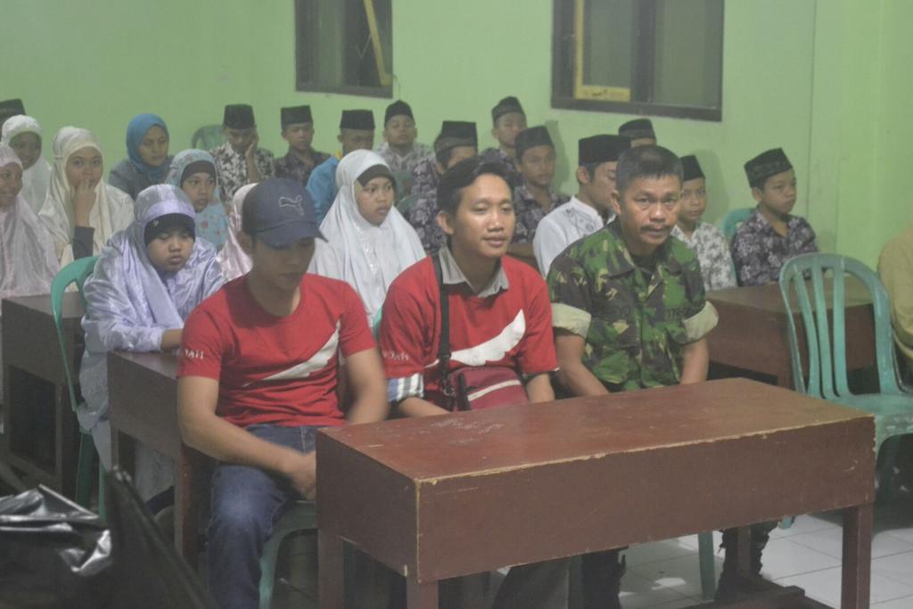 Sahabat_Pwkerto's tweet photo. Baksos sahur kerjasama dg Koramil 03 Kalimanah d Panti Asuhan Darrul Istiqomah tadi pagi colek @NOAH_ID @nolongermine http://t.co/b9bvFXi9Ta