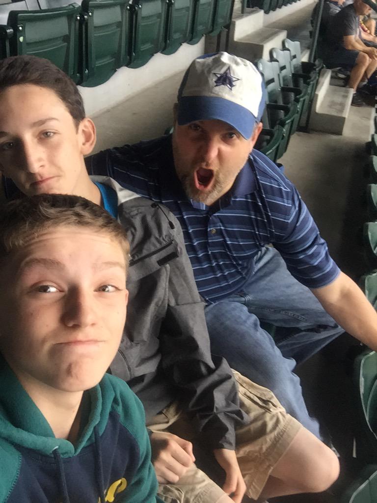 BrianCJacobs's tweet photo. Upper Deck Enjoyment!
No bad seats at Safeco!
#WhereIRoot http://t.co/FFj1kAzOo1