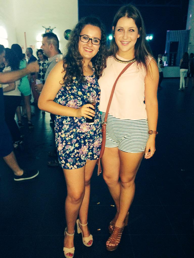 gemmagm99's tweet photo. Mi Sil guapa 😍😍😍 pásatelo bien por mi esta noche 😊 te quiero flor ❤️❤️ http://t.co/bzQNpssF8Y
