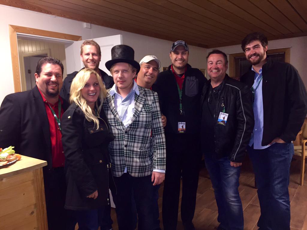 RhondaVincent13's tweet photo. Amazing evening meeting new friends @NorskCountryTr #Breim @norway @stautmusikk @hegeoversveen #WorldIdol @kurtnilsen http://t.co/5KgyKa2gzA