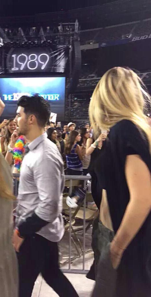 TSwiftLA's tweet photo. Candice Swanepoel, Joe Jonas, Gigi Hadid, Karlie Kloss, Candice Uzo Aduba, and Tavi Gevinson! #1989TourEastRutherford http://t.co/VipSvAG7ZH