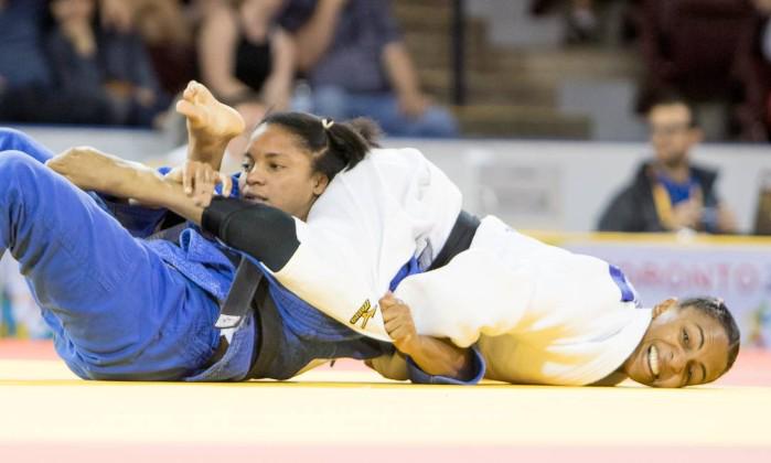 JornalOGlobo's tweet photo. Judoca Erika Miranda conquista o primeiro ouro do Brasil no #PanAm2015. http://t.co/sBqIa6y5RA http://t.co/cGVXSZB4IL