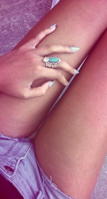 I'll be online oiling my glorious #thighs up in a couple hours http://t.co/SjTSmkPxlU<a href="/tag/thighs"class="tags">#thighs</a>