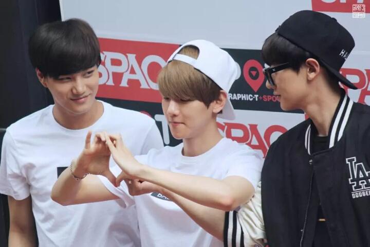 exobrlove's tweet photo. O kai shipando chanbaek #MeRepresentando http://t.co/NijhLFLHEB