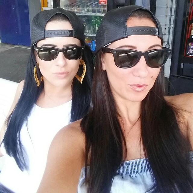 imjustsarahlou's tweet photo. #TwinnieTime #GarageNation #GarageNationFestival http://t.co/xa00dhOmOg