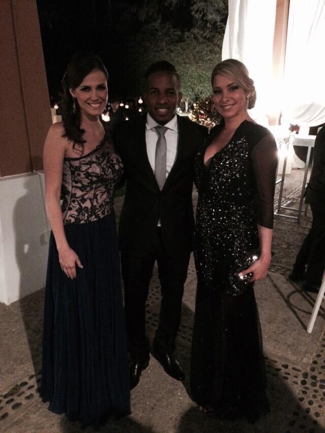 SofiaFrancoA's tweet photo. Con mi @MajuMantilla y el gran Farfán 😁 http://t.co/oKHDvtVfrz