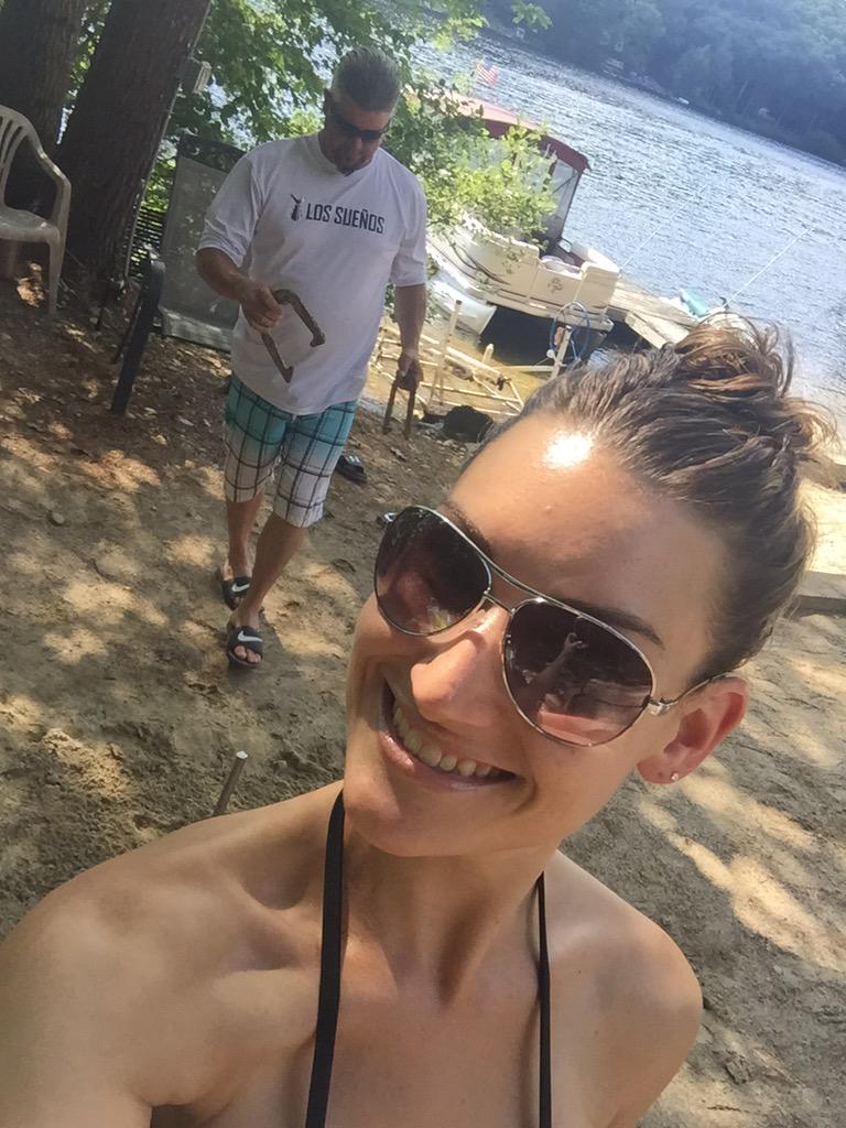 melissa_heroux's tweet photo. What a beautiful day at the lake #friends #funtime #lakelife http://t.co/QIYVvQGgU1