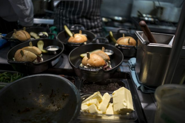 TorontoStar's tweet photo. Chef @CoreyMintz tries butchering at @RichmondStn #KitchenTemp
http://t.co/Yt1F4l2QiH http://t.co/v6CGOAMjoN