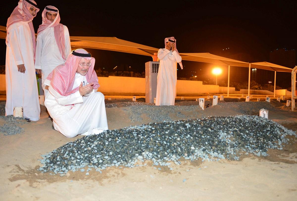 sabqorg's tweet photo. المستشار الخاص لمكتب الراحل الأمير #سعود_الفيصل ، الدكتور كمال بن حسين شكري الذي أمضى أكثر من 30 عاماً بجانب الفقيد . http://t.co/g51O6MHjey