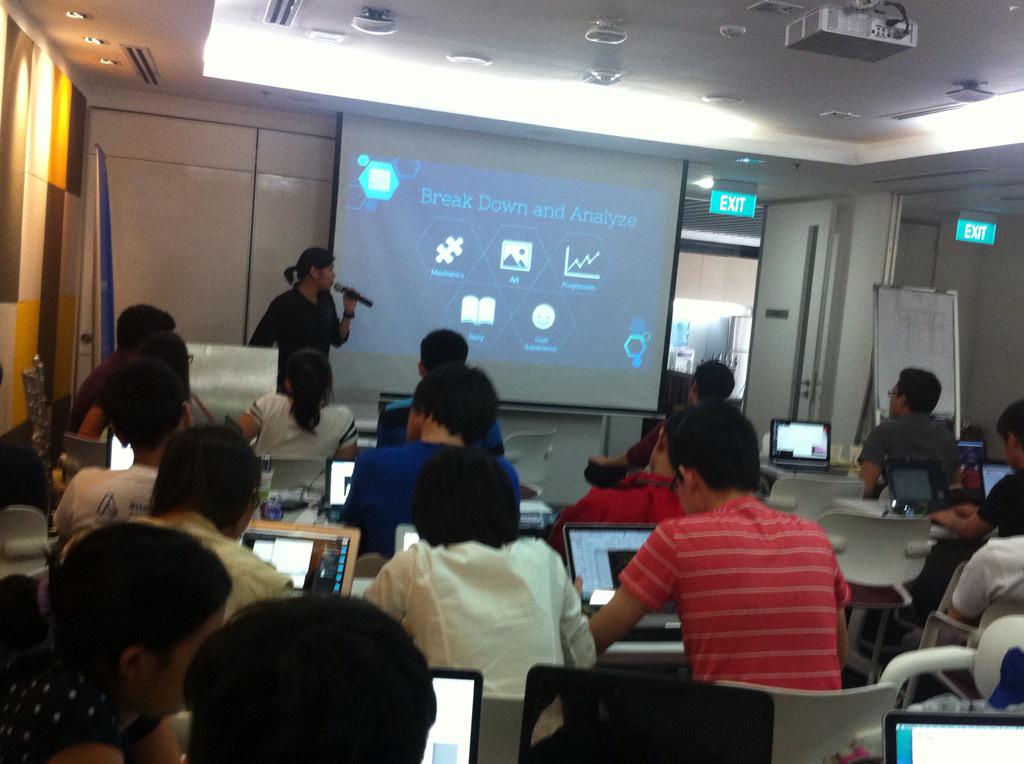 YouthHackMNL's tweet image. Paul Gadi during his talk on mobile apps as a business #YHCodeWeekend