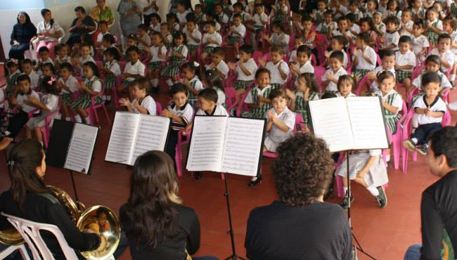 InfoeventosBga's tweet photo. El #FestivalitoRuitoqueño cumple 25 años. Mira por qué no te lo puedes perder: http://t.co/6UNRe1RbSJ  @Bucaramanga http://t.co/Odl4ftkpy8