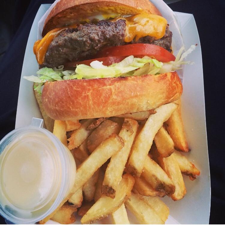 sHenaniganszszs's tweet photo. Slow Sunday all day 12-9 #191buckleyst #essendon #dudefood #dudeburger pic by @jaydenstreet http://t.co/bKQ62OD61h