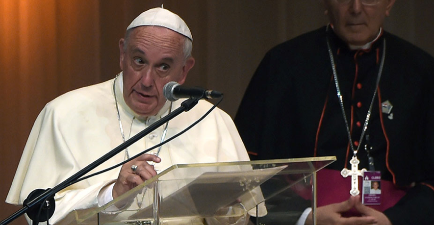 globovision's tweet photo. Papa Francisco: Las ideologías no sirven y terminan en dictadura http://t.co/t5WGWTpQVg http://t.co/BibCkxSP28