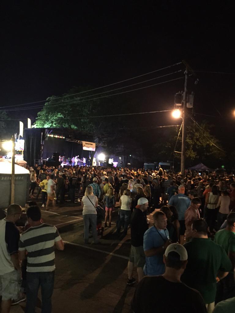 byronfest's tweet photo. @MoPitney is on the carnival stage here at #bfest2015! It's a great show! If you aren't here... Get here!! http://t.co/4E32hXcYqt