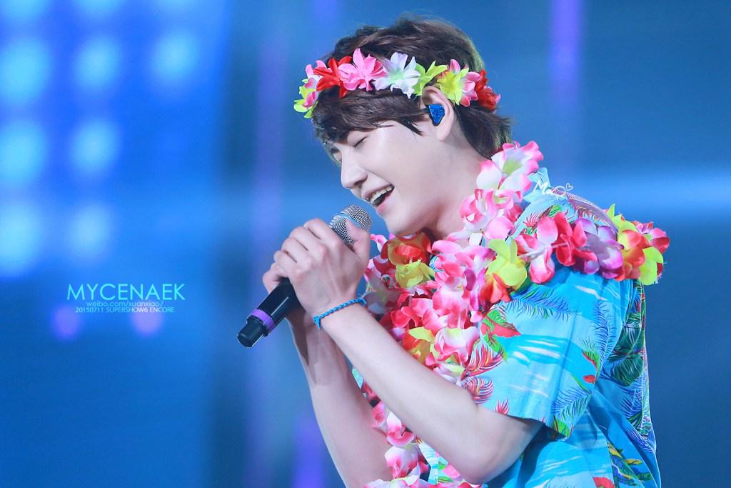 13elieveSG's tweet photo. [HD PIC] 150711 SS6 Encore Day 1 - Kyuhyun so cute and colorful with the Hawaiian costume! 😍 [2P] (Cr:MyCenaek) http://t.co/XTXg2LW0QQ