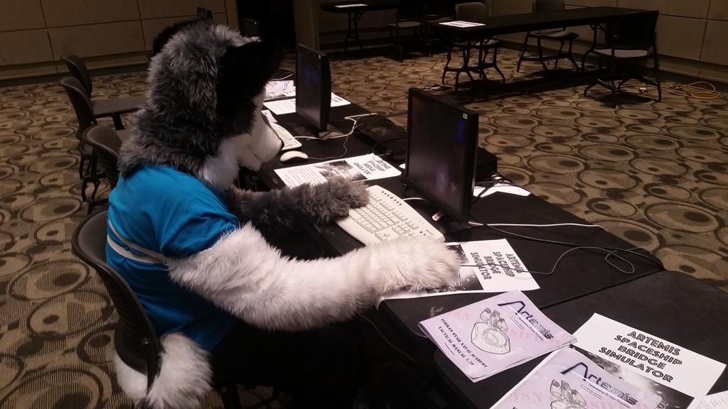 razielarion's tweet photo. @Chronusky thought he could pilot the Artemis alone... I'm not sure it ended well... #gr8bitlive http://t.co/SP6K4QRhlG
