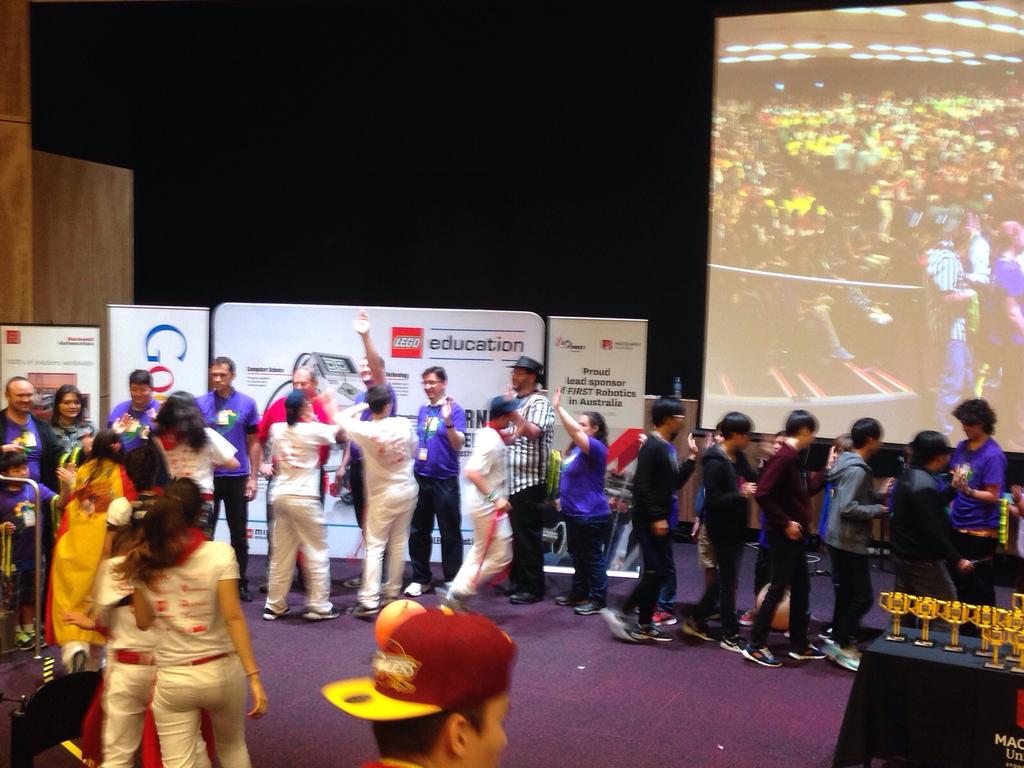 LA_Curiosity's tweet photo. Day 3: medals! @LA_Curiosity @colegioamigo @FLLNavarra @FLLSpain @FirstAustralia #API15 http://t.co/l75zbsVRmZ