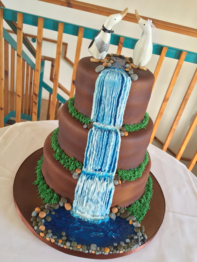 CaptainCupcake8's tweet photo. Congratulations #lelandkev #weddingcake #cake #bake #baking @WWTLondon #noveltycake #cakegallery #cakedecorating http://t.co/lq7iHaGWb4